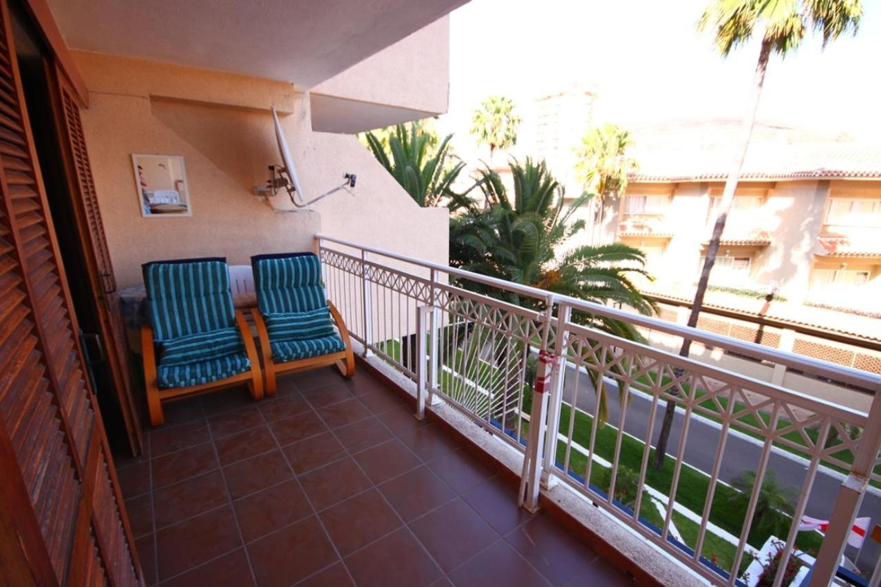 Two bedroom apartment in beachfront complex with pool in Playa de Las Américas. Extérieur photo