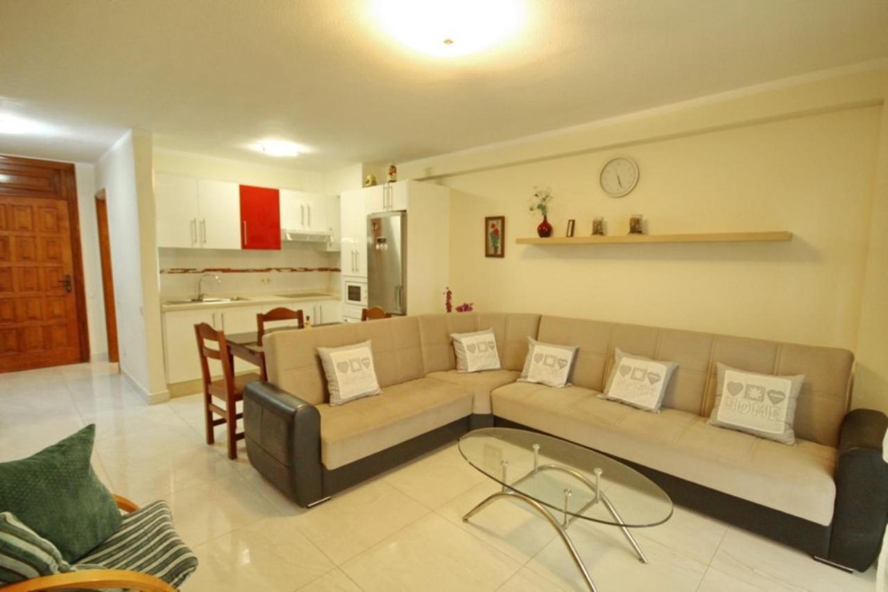 Two bedroom apartment in beachfront complex with pool in Playa de Las Américas. Extérieur photo
