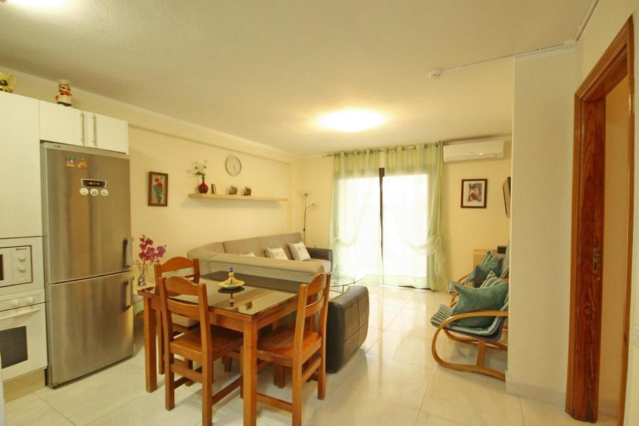 Two bedroom apartment in beachfront complex with pool in Playa de Las Américas. Extérieur photo