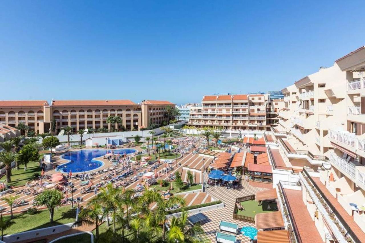 Two bedroom apartment in beachfront complex with pool in Playa de Las Américas. Extérieur photo