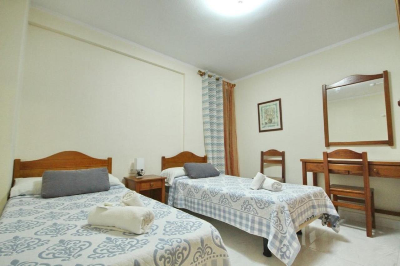 Two bedroom apartment in beachfront complex with pool in Playa de Las Américas. Extérieur photo